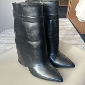 Platform boots 🖤🖤